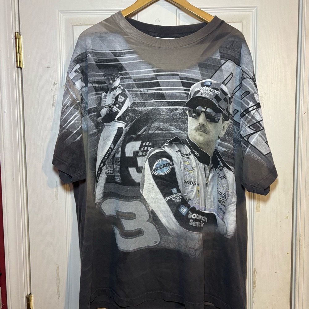 Chase Authentics Black and Gray Graphic Tee